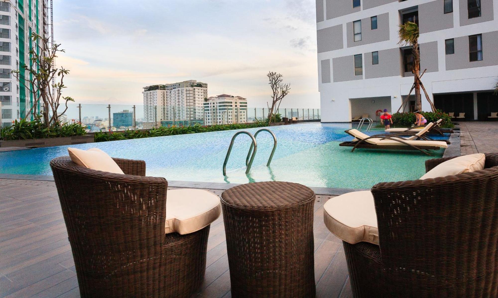 Khách sạn hẻo lánh Rem Rivergate Garden Pool Signature - Free 4g Sim For 3 Nights TP. Hồ Chí Minh
